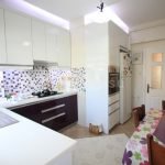 Ваш уголок спокойствия в Бейликдюзю: Квартира с видом на зеленый сад