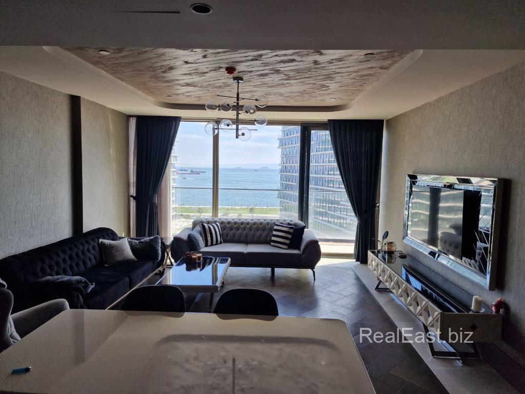 Spacious Sea-View Apartment in Vibrant Bakırköy