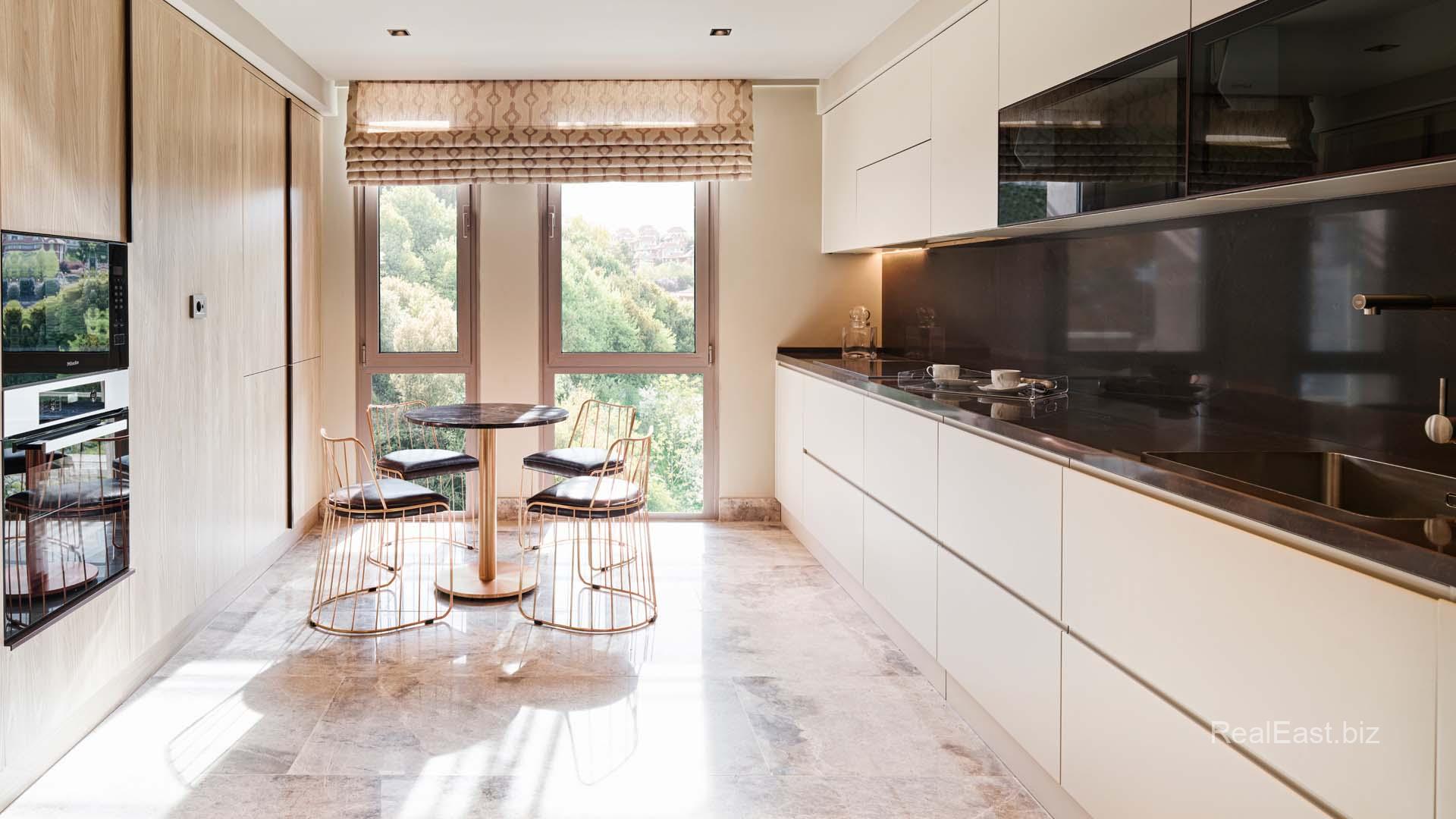Stunning 4+1 Apartment in the Heart of Üsküdar, Istanbul