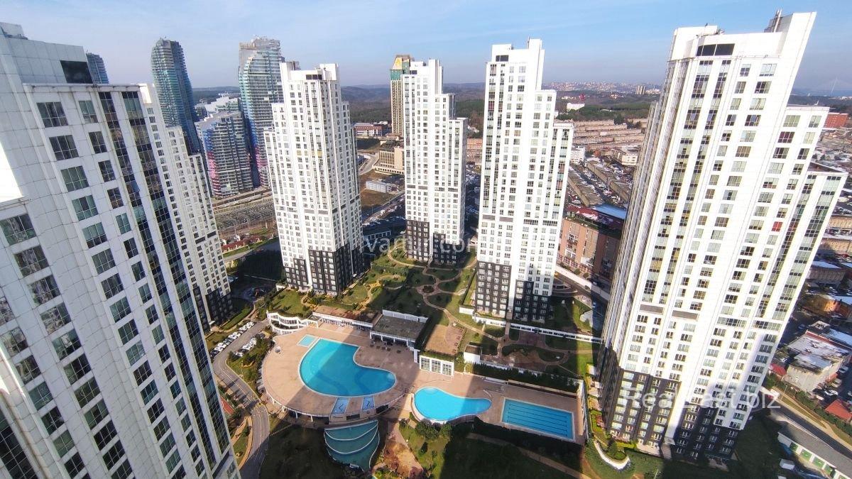 Stunning Penthouse in Prestigious Istanbul Neighborhood