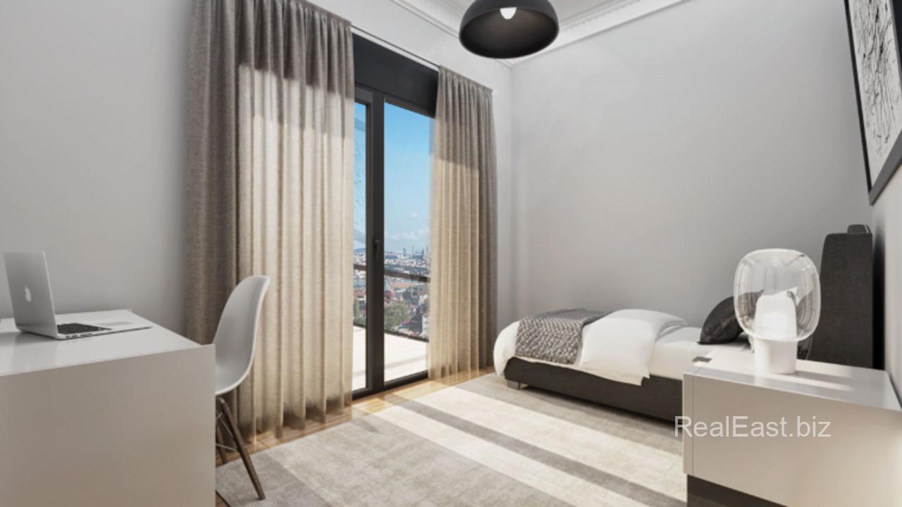 Spacious 5+1 Apartment in Istanbul's Vibrant Marmara Region