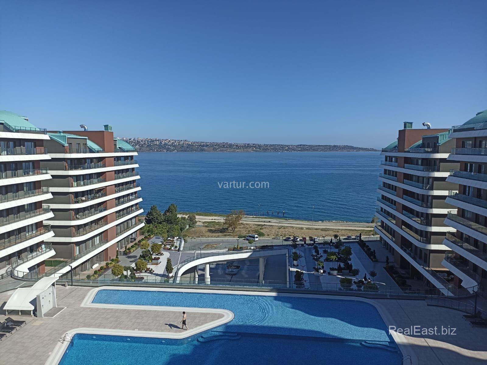 Elegant Coastal Apartment in Istanbul's Upscale Büyükçekmece