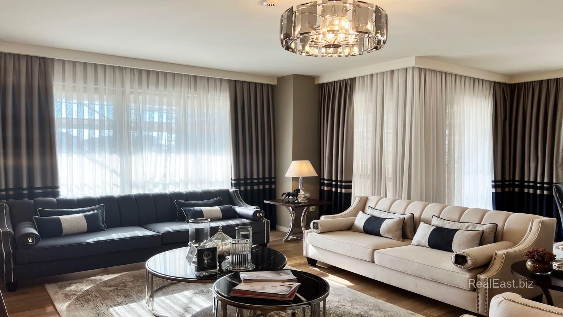 Spacious 4+1 Apartment in Istanbul's Marmara Region