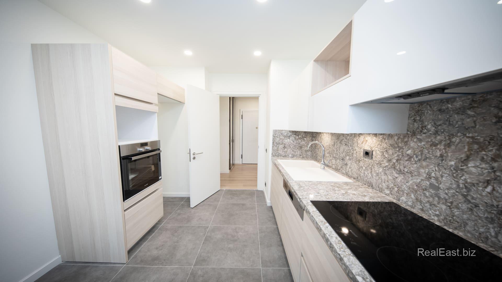 Spacious 4+1 Apartment in Istanbul's Vibrant Marmara Region