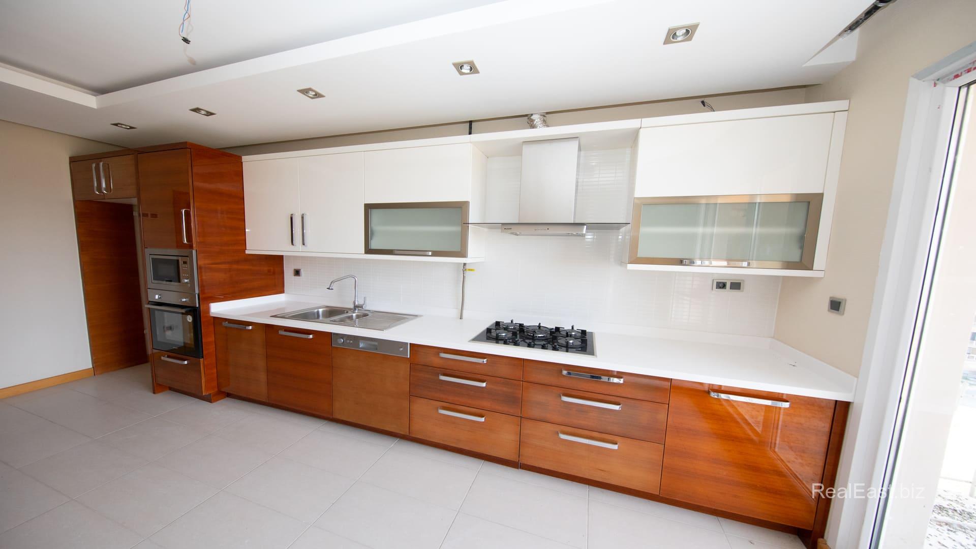 Spacious Family Apartment in Growing Beylikdüzü
