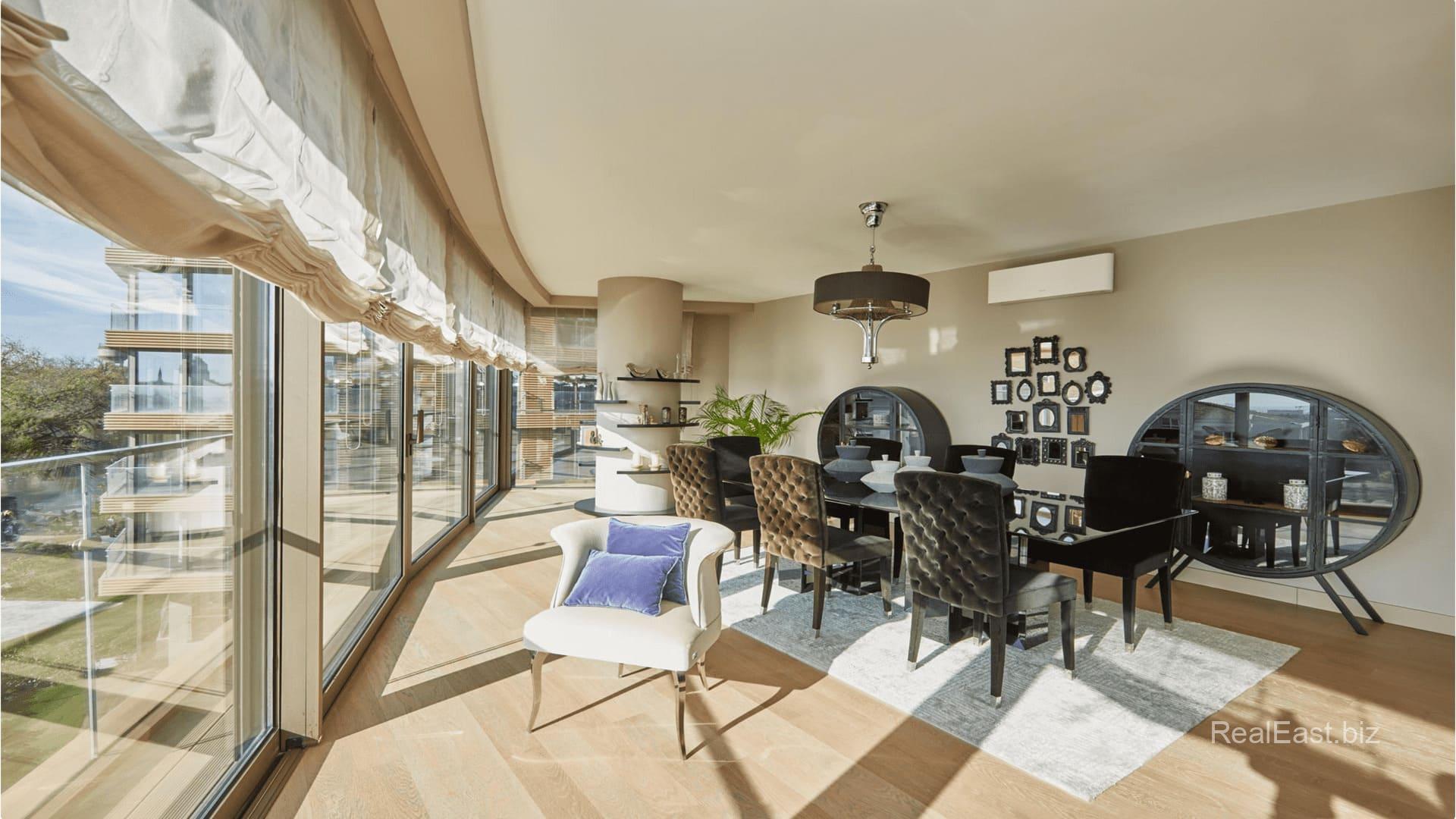 Spacious 6+1 Apartment in Vibrant Istanbul