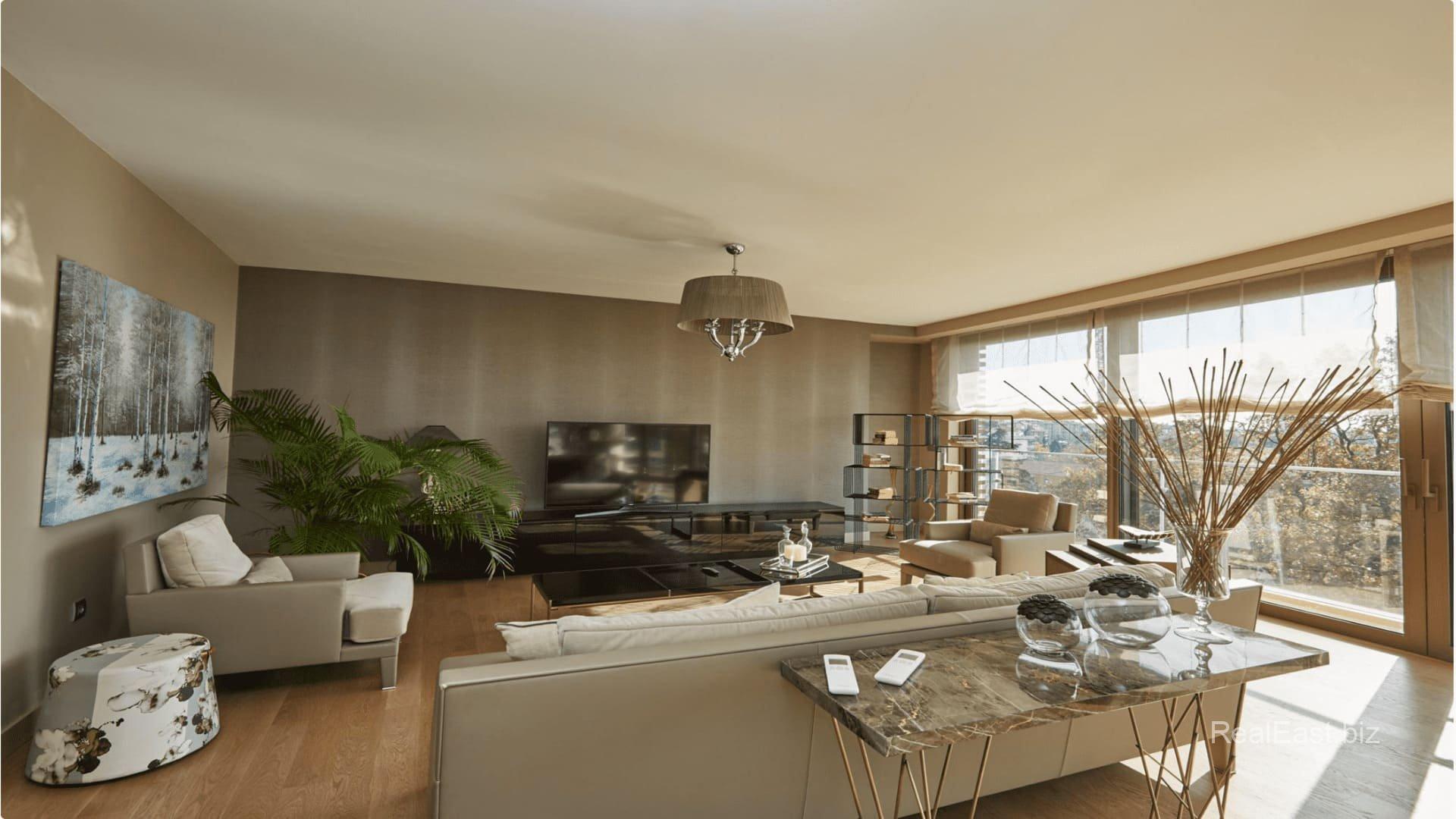 Spacious 5+1 Apartment in Istanbul’s Vibrant Marmara Region