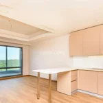 Modern Apartment in Prestigious SarıyerDiscover this stunning 2+1 apartment located on the 14th floor in the heart of Sarıyer, Istanbul’s prestigious district. Spanning a generous 130 m², this residence features a contemporary design characterized by sleek glass architecture, providing an open view that invites natural light into the spacious living area. The apartment offers a serene forest view, allowing you to unwind in a tranquil environment while being just moments away from the city’s vibrant lifestyle. 

Современная квартира в престижном районе СарыерПредставляем вам великолепную 2+1 квартиру, расположенную на 14-м этаже в самом центре Сарыера, престижного района Стамбула. Площадь квартиры составляет 130 м², и она отличается современным дизайном с элегантной стеклянной архитектурой, обеспечивающей открытый вид и наполняющей просторное жилое пространство естественным светом. Квартира предлагает спокойный вид на лес, позволяя вам расслабиться в уютной обстановке, при этом вы всего в нескольких шагах от динамичной городской жизни.

Prestijli Sarıyer’de Modern Daireİstanbul’un prestijli bölgesi Sarıyer’de, 14. katında yer alan bu muhteşem 2+1 daireyi keşfedin. 130 m²’lik geniş bir alana sahip bu konut, şık cam mimarisiyle karakterize edilen modern bir tasarıma sahiptir ve açık manzarası, doğal ışığı geniş yaşam alanına davet eder. Daire, huzurlu bir orman manzarası sunarak, şehrin canlı yaşamına yakın olmanıza rağmen sakin bir ortamda dinlenmenizi sağlar. (Listing No: 6842)
