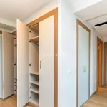 Modern Apartment in Prestigious SarıyerDiscover this stunning 2+1 apartment located on the 14th floor in the heart of Sarıyer, Istanbul’s prestigious district. Spanning a generous 130 m², this residence features a contemporary design characterized by sleek glass architecture, providing an open view that invites natural light into the spacious living area. The apartment offers a serene forest view, allowing you to unwind in a tranquil environment while being just moments away from the city’s vibrant lifestyle. 

Современная квартира в престижном районе СарыерПредставляем вам великолепную 2+1 квартиру, расположенную на 14-м этаже в самом центре Сарыера, престижного района Стамбула. Площадь квартиры составляет 130 м², и она отличается современным дизайном с элегантной стеклянной архитектурой, обеспечивающей открытый вид и наполняющей просторное жилое пространство естественным светом. Квартира предлагает спокойный вид на лес, позволяя вам расслабиться в уютной обстановке, при этом вы всего в нескольких шагах от динамичной городской жизни.

Prestijli Sarıyer’de Modern Daireİstanbul’un prestijli bölgesi Sarıyer’de, 14. katında yer alan bu muhteşem 2+1 daireyi keşfedin. 130 m²’lik geniş bir alana sahip bu konut, şık cam mimarisiyle karakterize edilen modern bir tasarıma sahiptir ve açık manzarası, doğal ışığı geniş yaşam alanına davet eder. Daire, huzurlu bir orman manzarası sunarak, şehrin canlı yaşamına yakın olmanıza rağmen sakin bir ortamda dinlenmenizi sağlar. (Listing No: 6842)