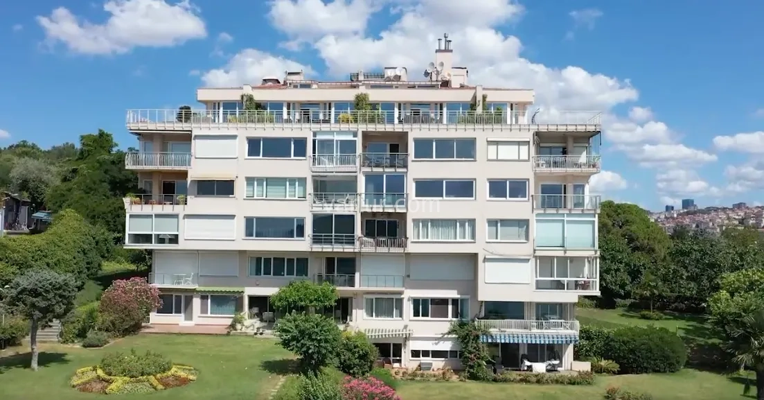 Elegant Apartment with Panoramic Bosphorus View in Besiktas