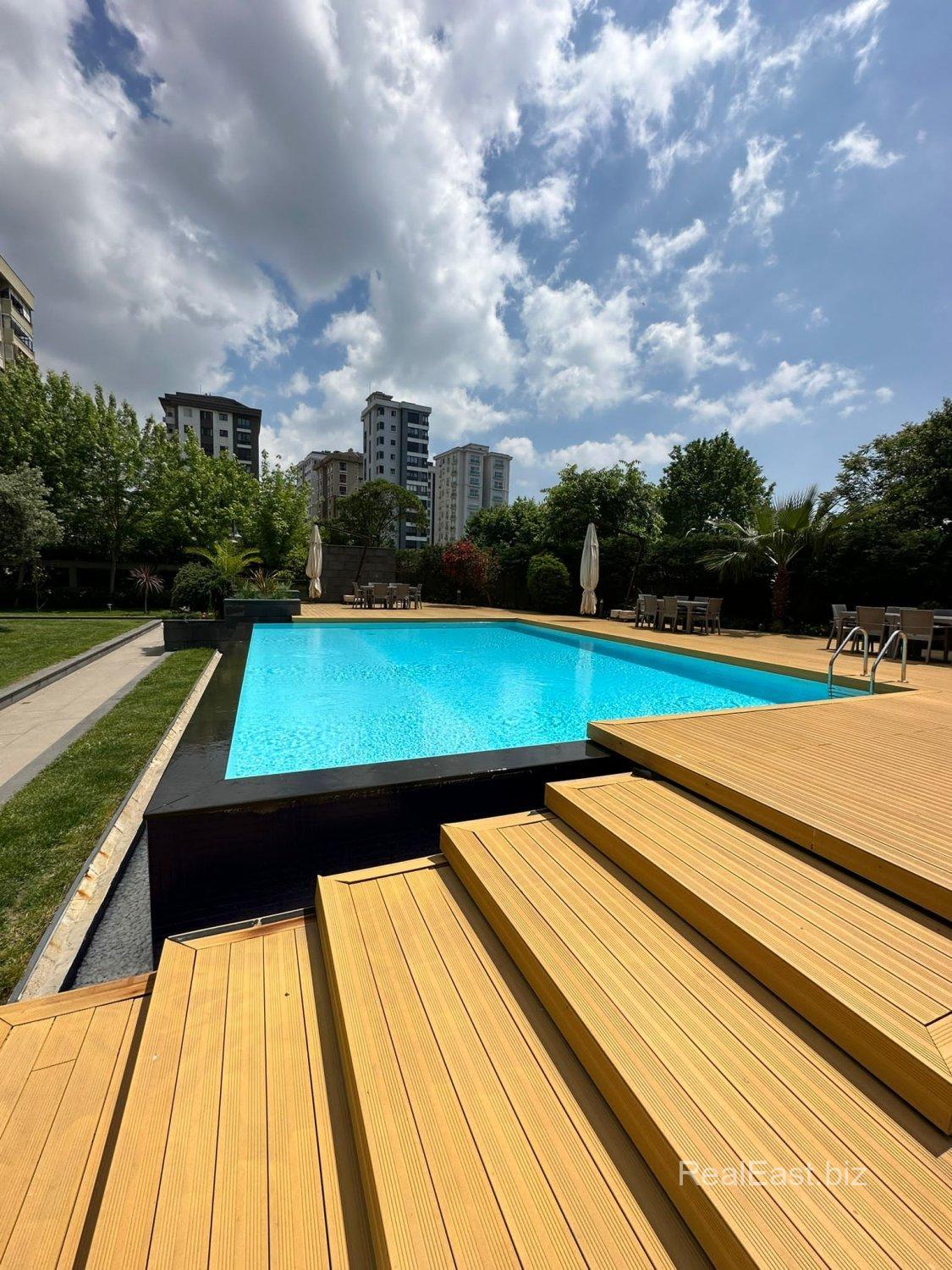 Spacious 4+1 Apartment in Vibrant Kadikoy