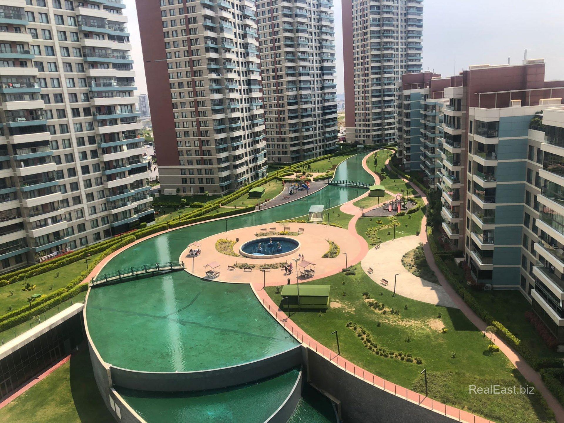 Spacious 4+1 Apartment in the Heart of Başakşehir, Istanbul