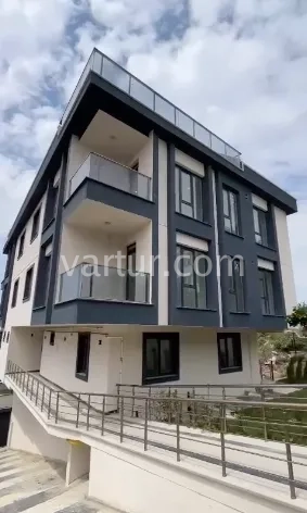 Modern Duplex Apartment with Sea View in Beylikduzu