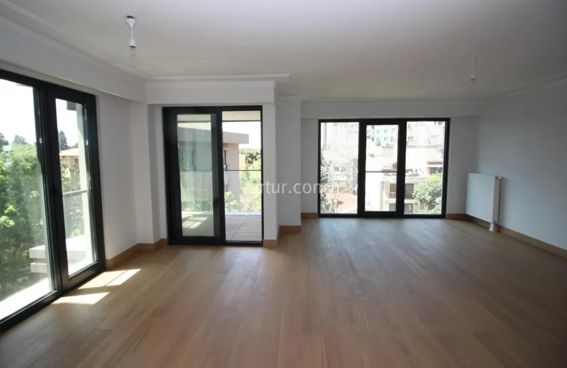 Charming 3+1 Apartment in Fenerbahçe, Kadiköy