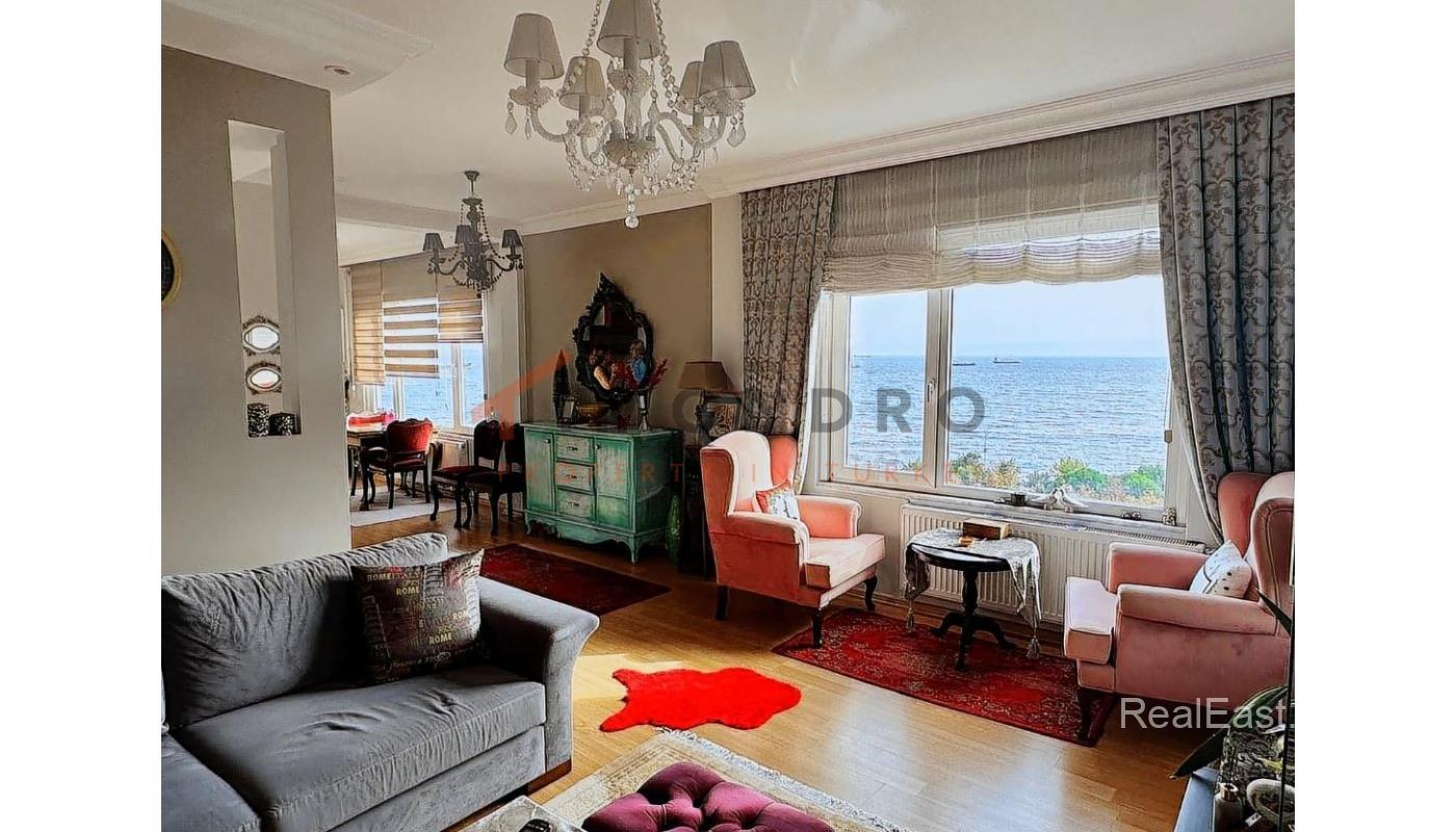 Stunning Apartment with Sea View in Bakirkoy