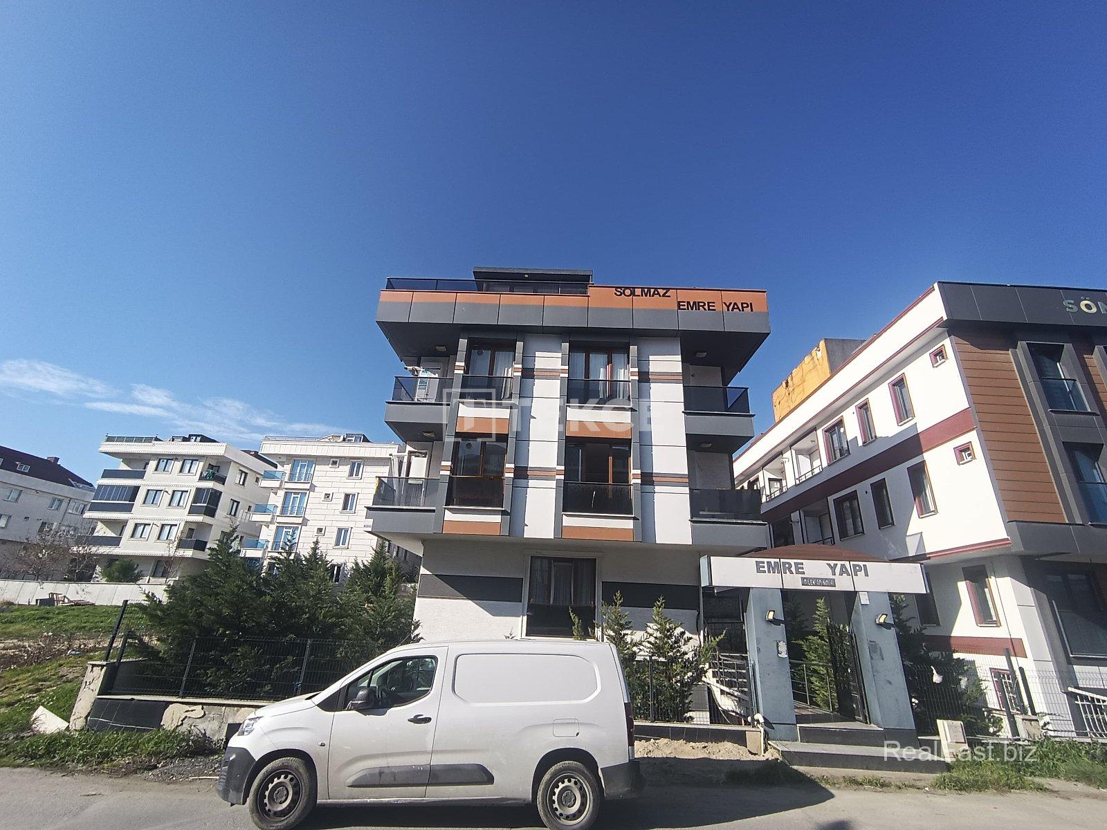 Spacious Front-Facing Apartment with Scenic Views in Beylikdüzü, Istanbul